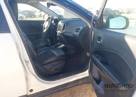 2018 Jeep Compass Latitude Fwd z USA, uszkodzony, nr VIN 3C4NJCBB7JT123785